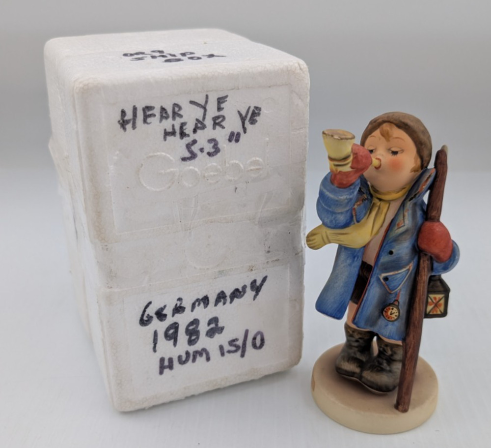 Vintage Goebel M.I. Hummel Figurine HEAR YE, HEAR YE Hum 15/0 TMK-5 West Germany